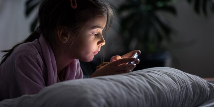 Aumente a proteção dos seus filhos nas redes sociais com ESTAS dicas
