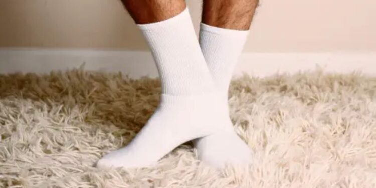 MISTURINHA MÁGICA: Lave e Remova a sujeira das meias brancas!