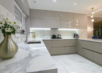 limpar ambiente com mármore