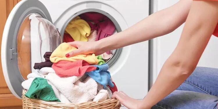 TRUQUE REVELADO! Descubra como desamassar roupa na máquina de lavar