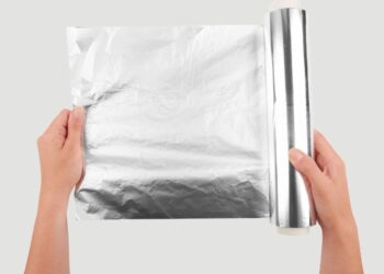 papel alumínio para afastar insetos