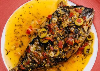 peixe assado no forno com molho especial