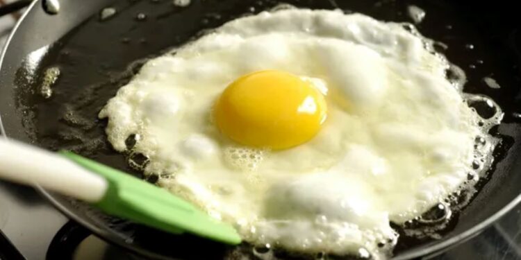 SEGREDO DO CHEF: Aprenda técnica para fritar ovos com perfeição
