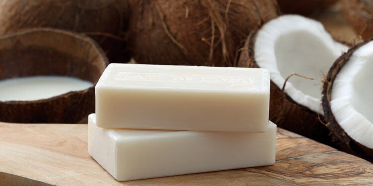 saiba como fazer sabão de coco caseiro