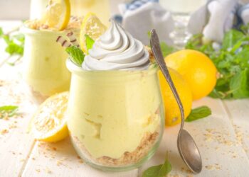 suco cremoso de limão com chantilly