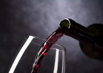 Confira como escolher vinhos para tomar no verão; 4 dicas de consumo da bebida