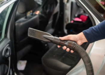 Método de limpeza fácil: deixe a parte interna do seu carro brilhante!