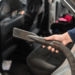 Método de limpeza fácil: deixe a parte interna do seu carro brilhante!