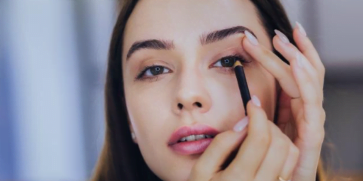 7 alternativas de Lápis para os Olhos duráveis e à prova de Borrões