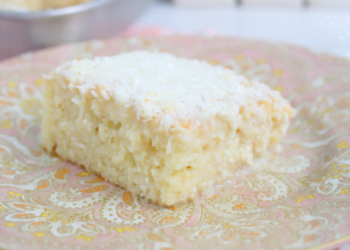 Bolo Gelado de Coco: confira a receita e saiba onde saborear essa delícia com gostinho de infância