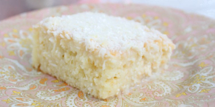 Bolo Gelado de Coco: confira a receita e saiba onde saborear essa delícia com gostinho de infância