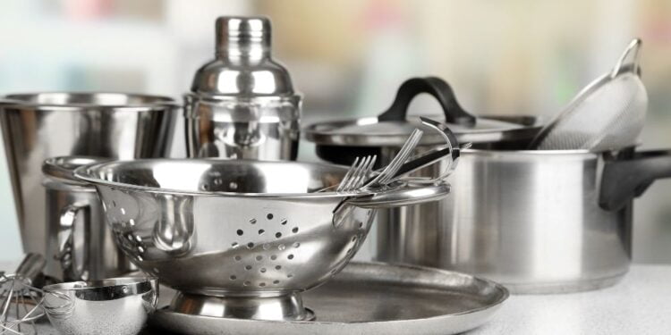 5 formas de deixar as panelas brilhando