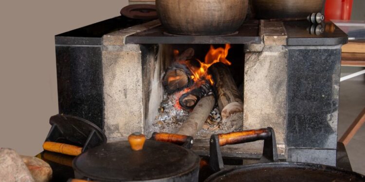 Aprenda a limpar chapa de fogão à lenha!