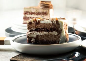Bolo de chocolate com dois recheios