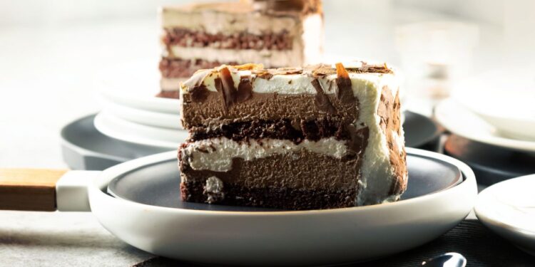 Bolo de chocolate com dois recheios