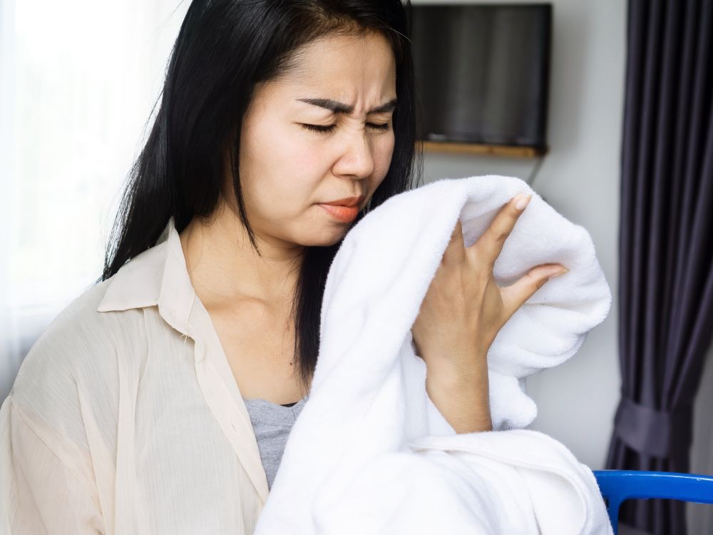 Cheiro de comida na roupa: Como tirar?