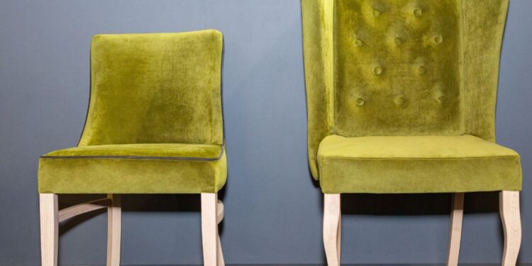 Como limpar o estofado da cadeira?