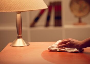 Como remover o pó das superfícies sem espalhar?