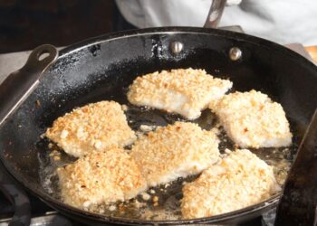Como tirar cheiro de peixe da cozinha?