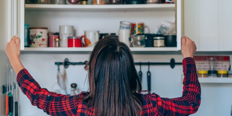 Evite estes erros ao organizar o armário da cozinha