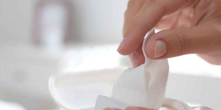 Formas diferentes de usar o lenço umedecido de bebê