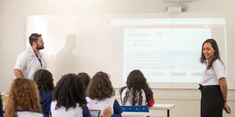 Dica para estudantes brasileiros: governo vai pagar até R$ 9.200,00 no Programa Pé-de-Meia; veja como se inscrever