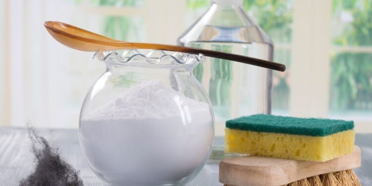 Para que serve a mistura de vinagre com bicarbonato?