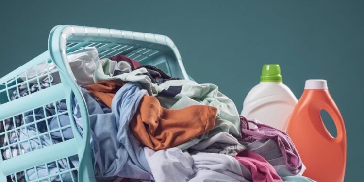 Sujeira de terra na roupa: Como tirar?
