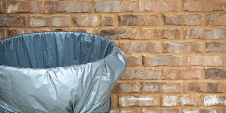 Você sabe desinfetar cestos de lixo?