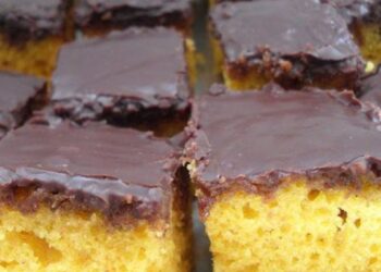 bolo de cenoura quadradinho