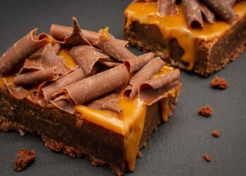 bolo de chocolate com caramelo salgado