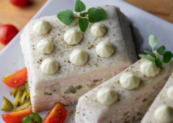 bolo salgado com cobertura de purê de batatas