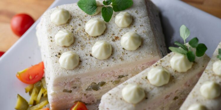 bolo salgado com cobertura de purê de batatas