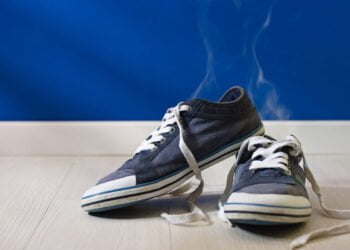 ADEUS CHULÉ: Confira 3 remédios caseiros para acabar com o mau cheiro dos tênis