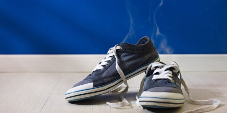 ADEUS CHULÉ: Confira 3 remédios caseiros para acabar com o mau cheiro dos tênis