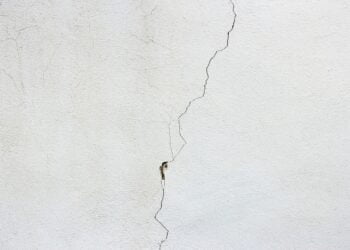 como consertar rachaduras na parede