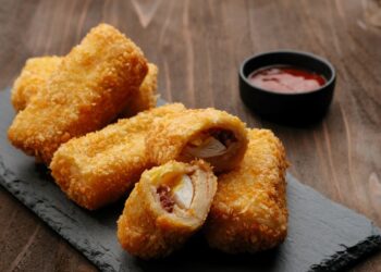 salgado de presunto e queijo sem massa