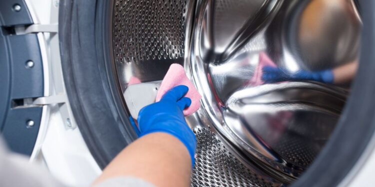3 sinais de que você precisa limpar a sua máquina de lavar