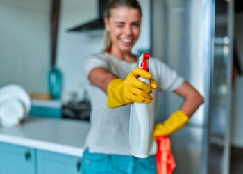 Aprenda a desinfetar a casa sem água sanitária!