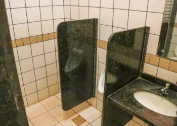 Elimine o cheiro de urina no Banheiro