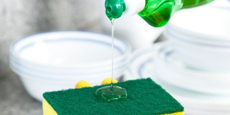 Misture este ingrediente no seu detergente e se surpreenda