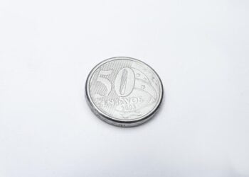 Conheça a moeda de 50 centavos comum valiosa!