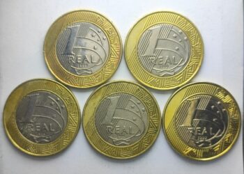 Moedas bifaciais sem valor e data