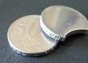 Moedas com anomalia na borda