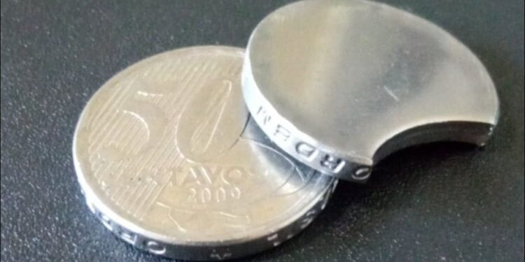 Moedas com anomalia na borda