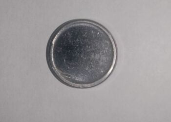 Moedas valiosas com a anomalia do disco liso