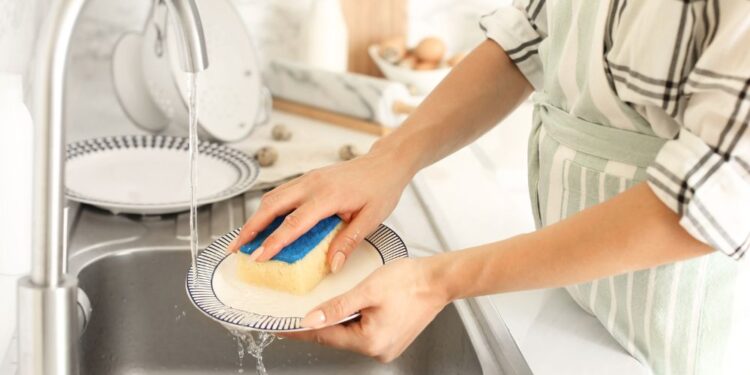 Não faça isto se não quiser entupir a pia da cozinha!