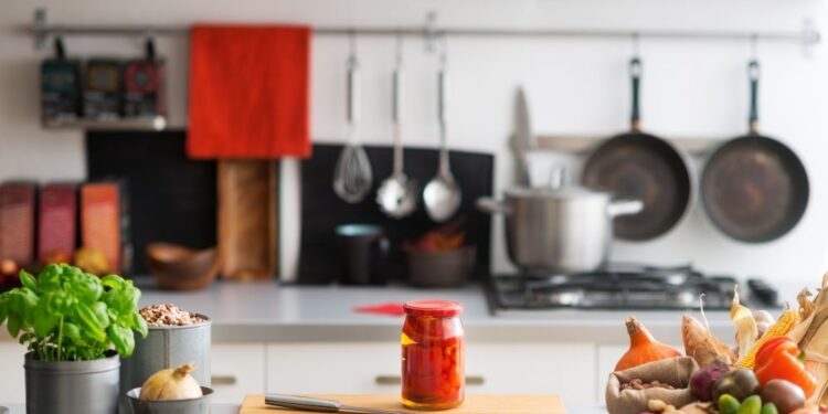 Aromatizante baratinho para tirar cheiro de comida da cozinha: Veja receita!