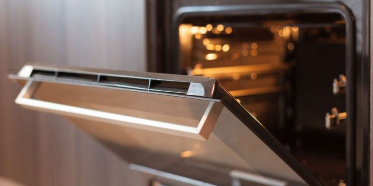 Receitinha para dizer ADEUS ao cheiro impregnado no forno!