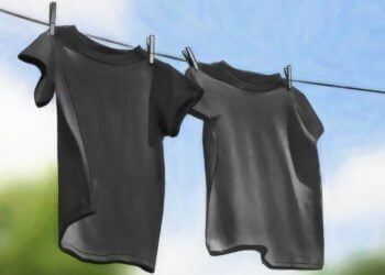 Roupa preta desbotada